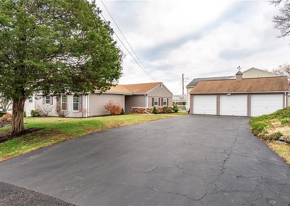 1st image of 35 Di Guilio Dr