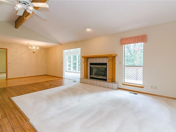 5th image of 21 Lyndhurst Dr