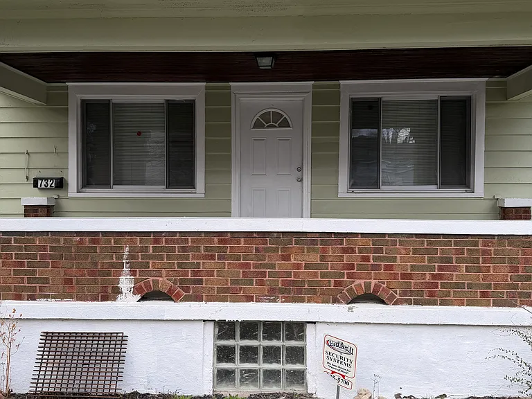 732 Rockford Ave #1 — Photo 2
