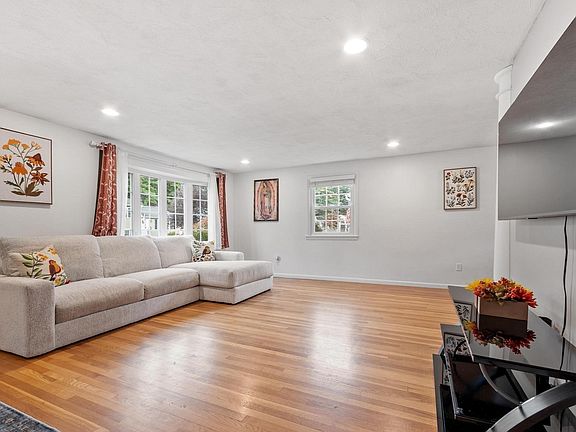 5th image of 119 Smith St