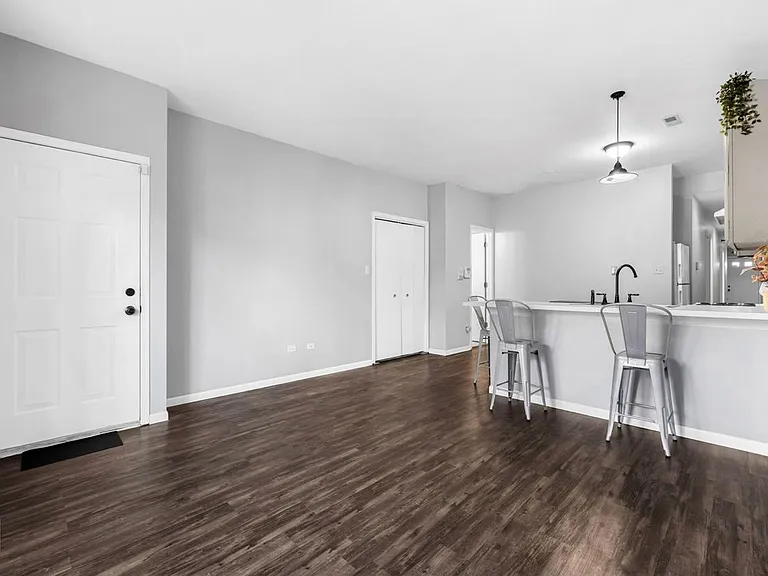 2529 W Flournoy St #1 — Photo 2