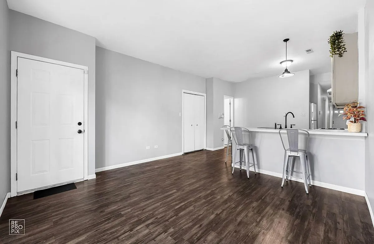Building Photo - 2529 W Flournoy St #1