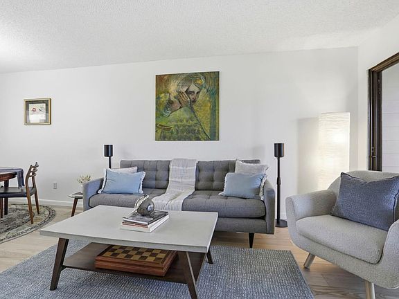3rd image of 823 Via Casitas