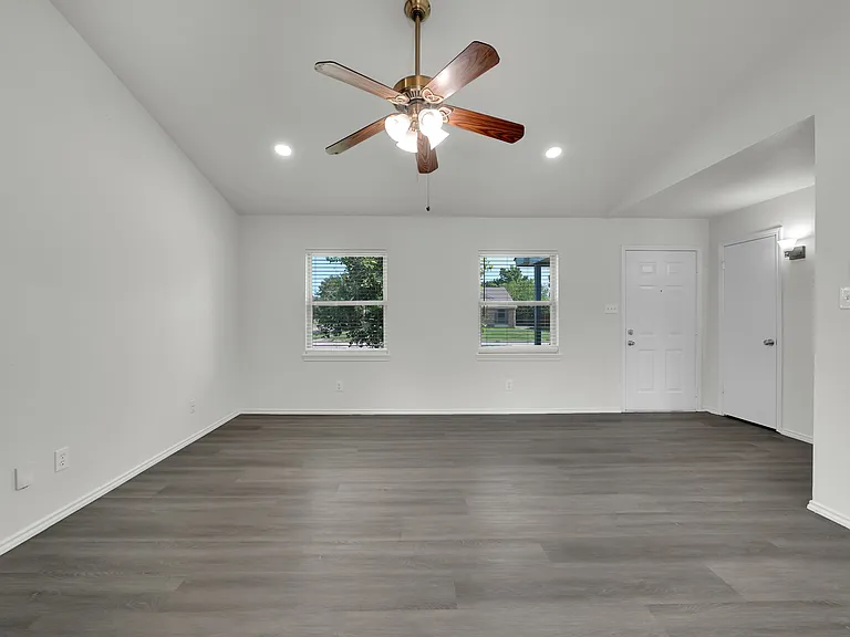1300 Rivercrest Blvd — Photo 8