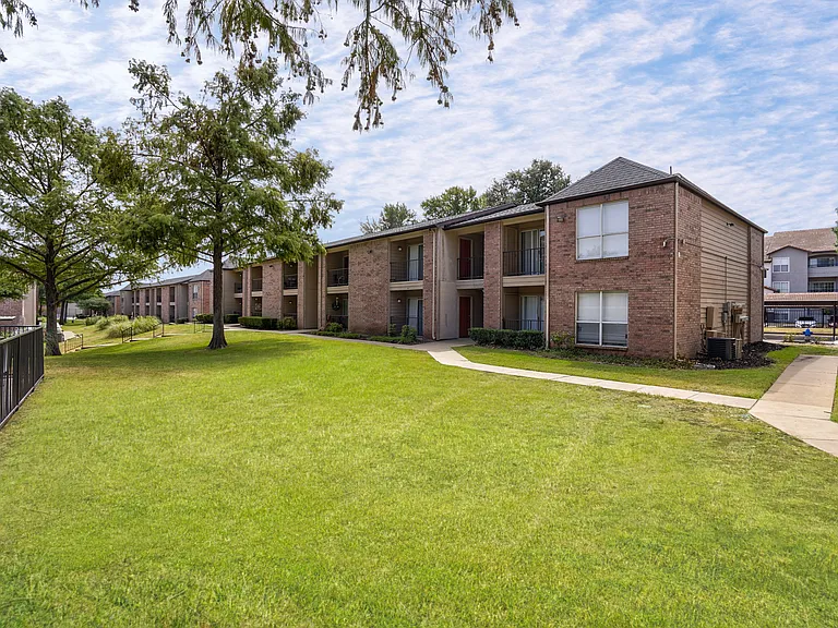 Creekside at Pear Ridge Apartments — Photo 6