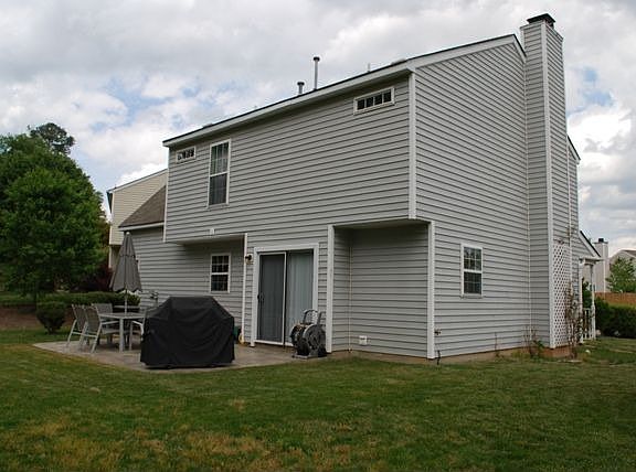 Flat yard that backs up to Natural area