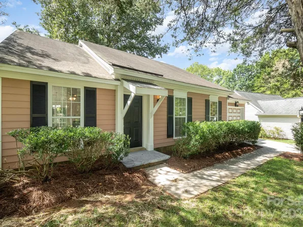 13828 Dannemara Dr, Pineville, NC 28134