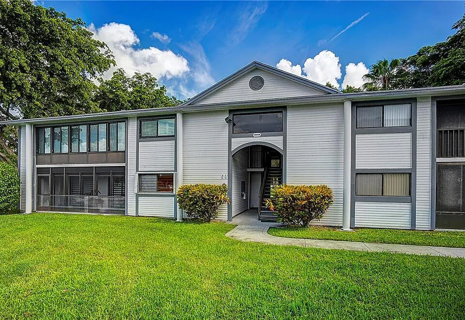15469 Lakes Of Delray Blvd #102