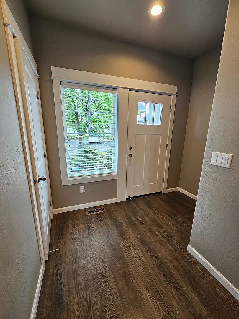 Building Photo - 3591 Juanipero Way