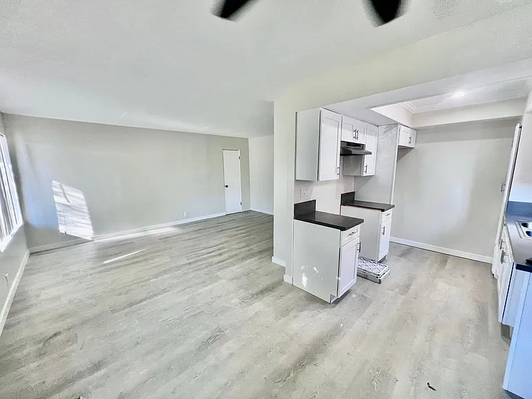 Foothill Apartments — Photo 2