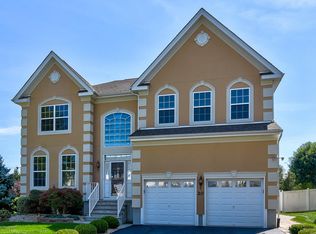 20 Mulberry Dr, Manalapan, NJ 07726