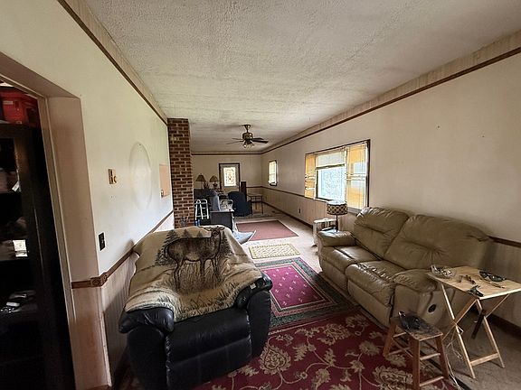 3rd image of 219 Blackberry Ln