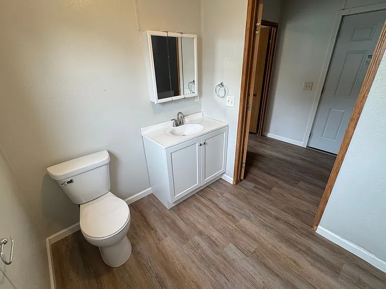314 Central Ave S — Photo 4