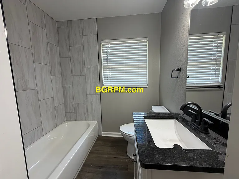 1704 Nina St — Photo 8