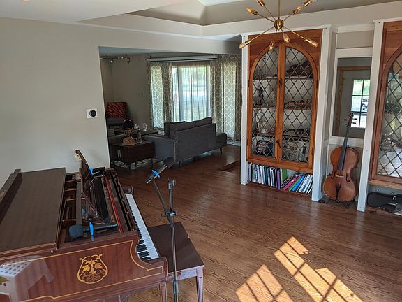 5th image of 620 N Lakeview Dr