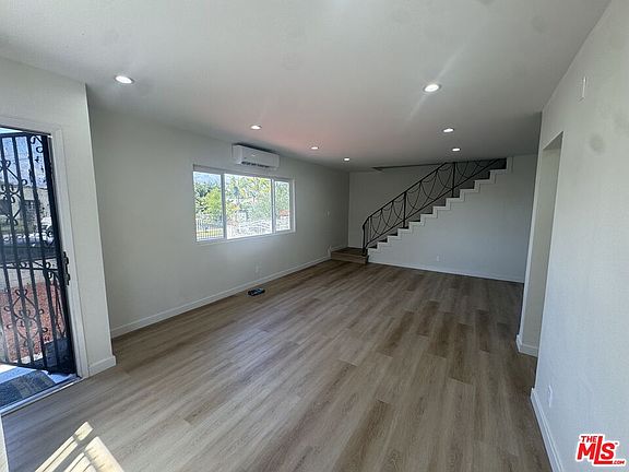 5th image of 224 W 107th St