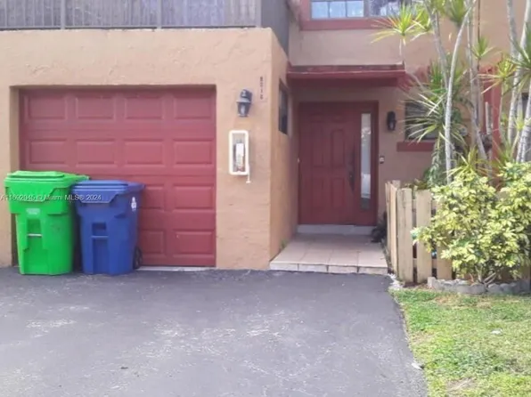 8010 NW 27th Pl, Sunrise, FL 33322