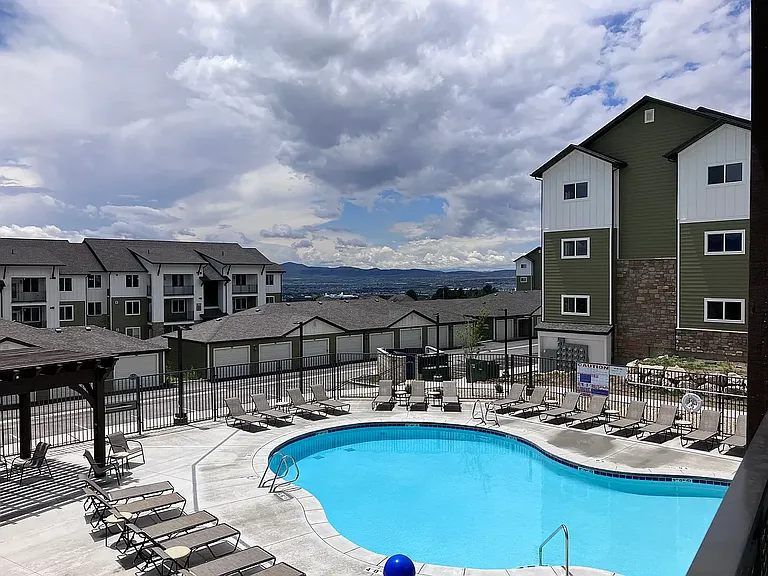 Clubhouse - Pool