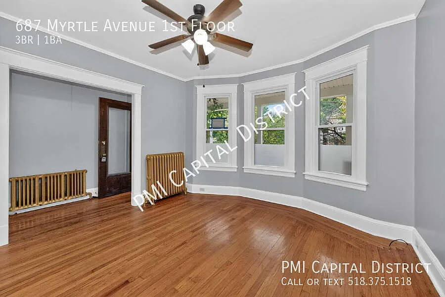 Spacious 3 Bedroom First-Floor Apartment with Backyard Access Near Albany Med — Photo 4