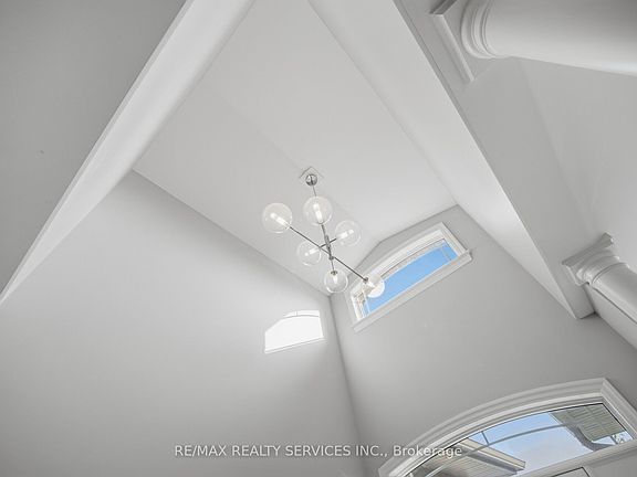 5th image of 19 Charleston Ct