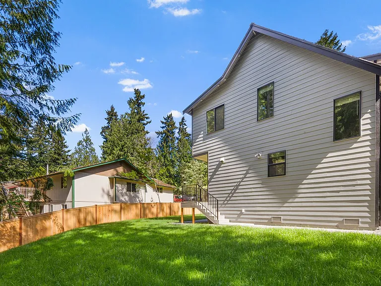18545 Woodside Dr SE — Photo 33
