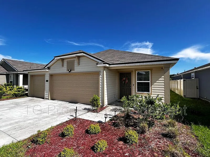 4 bed, 2.0 bath, 2160 sqft, $2,290 — Photo 2