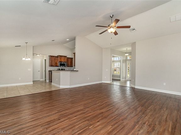 3rd image of 3423 NE 12th Ave
