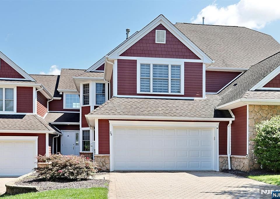 1st image of 28 Turnberry Ln