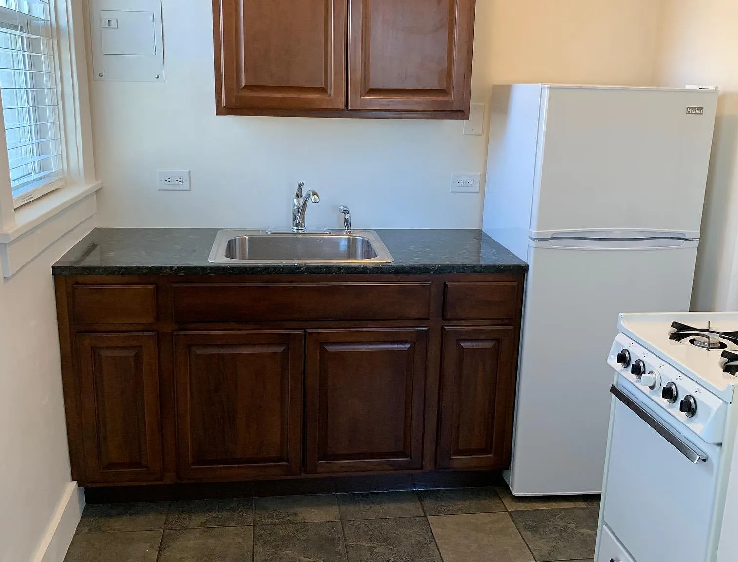 Studio, $835 — Photo 2