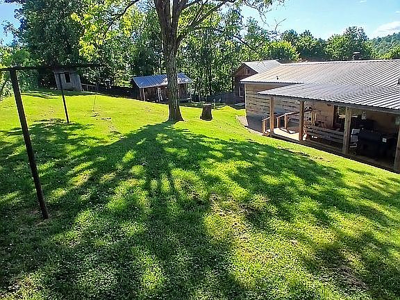 2nd image of 207 Lone Holly Ln