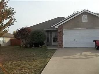 1st image of 609 SW Gateway Dr