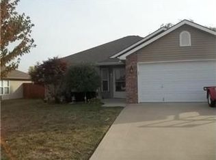 609 SW Gateway Dr, Grain Valley, MO 64029