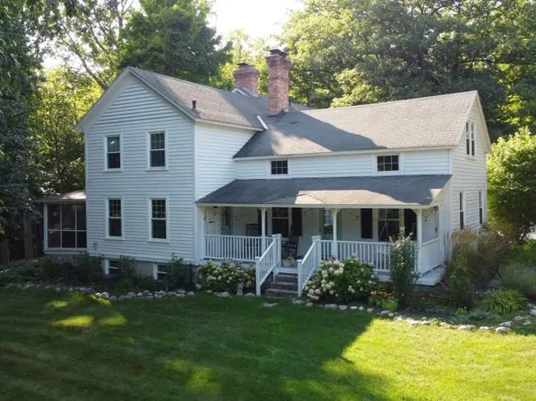 3257 N Manitou Trl W, Leland, MI 49654