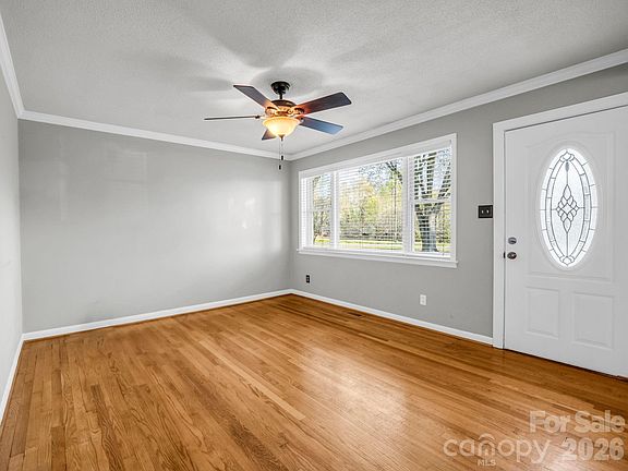 4th image of 913 Webb Rd