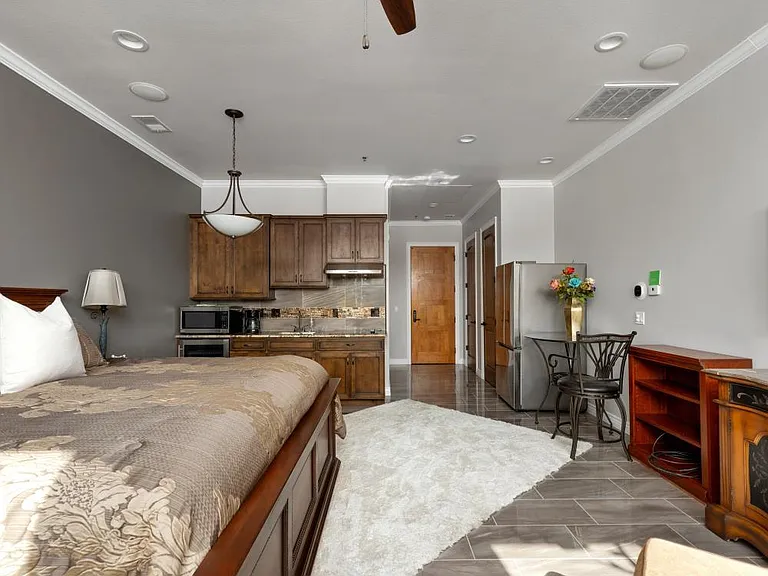 102 S Union Ave — Photo 7