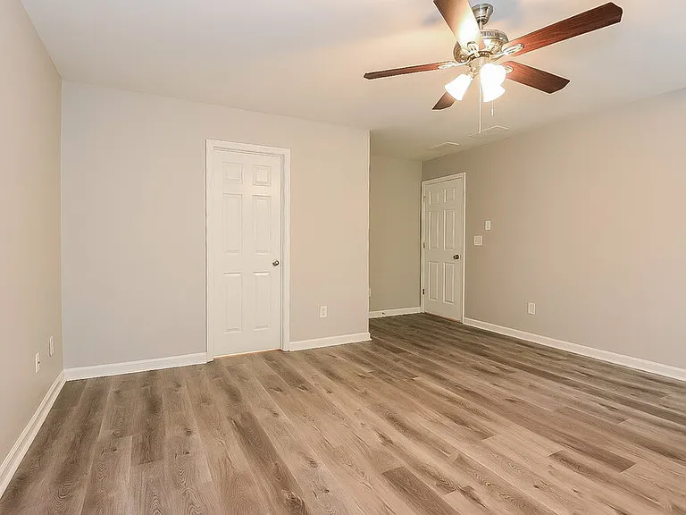 2495 Mayfair Dr — Photo 10