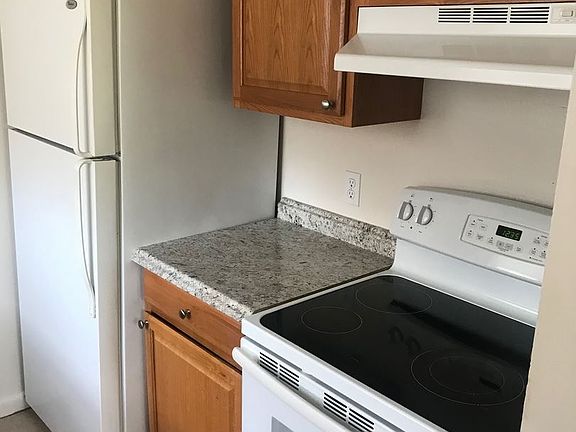 5th image of 1403 Peninsula Dr APT 11