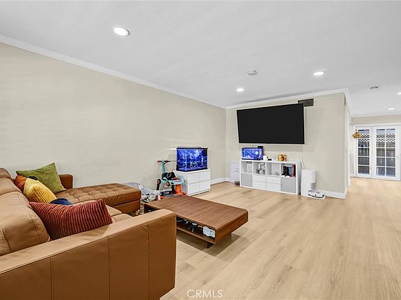 4th image of 4657 Larwin Ave