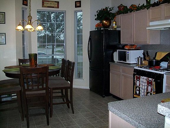 3rd image of 4031 Camelia Glen Ln