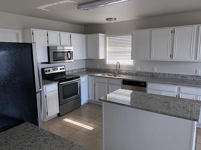 2918 Hilton Head Dr — Photo 7