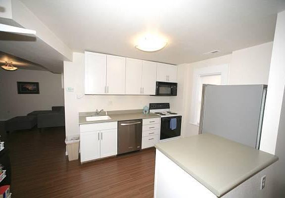 2nd image of 3021 Lawrence St #B1r