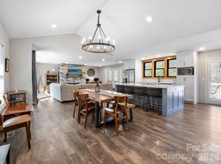 137 Weaver Ct, Lake Lure, NC 28746