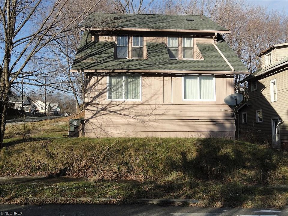 1st image of 679 School St
