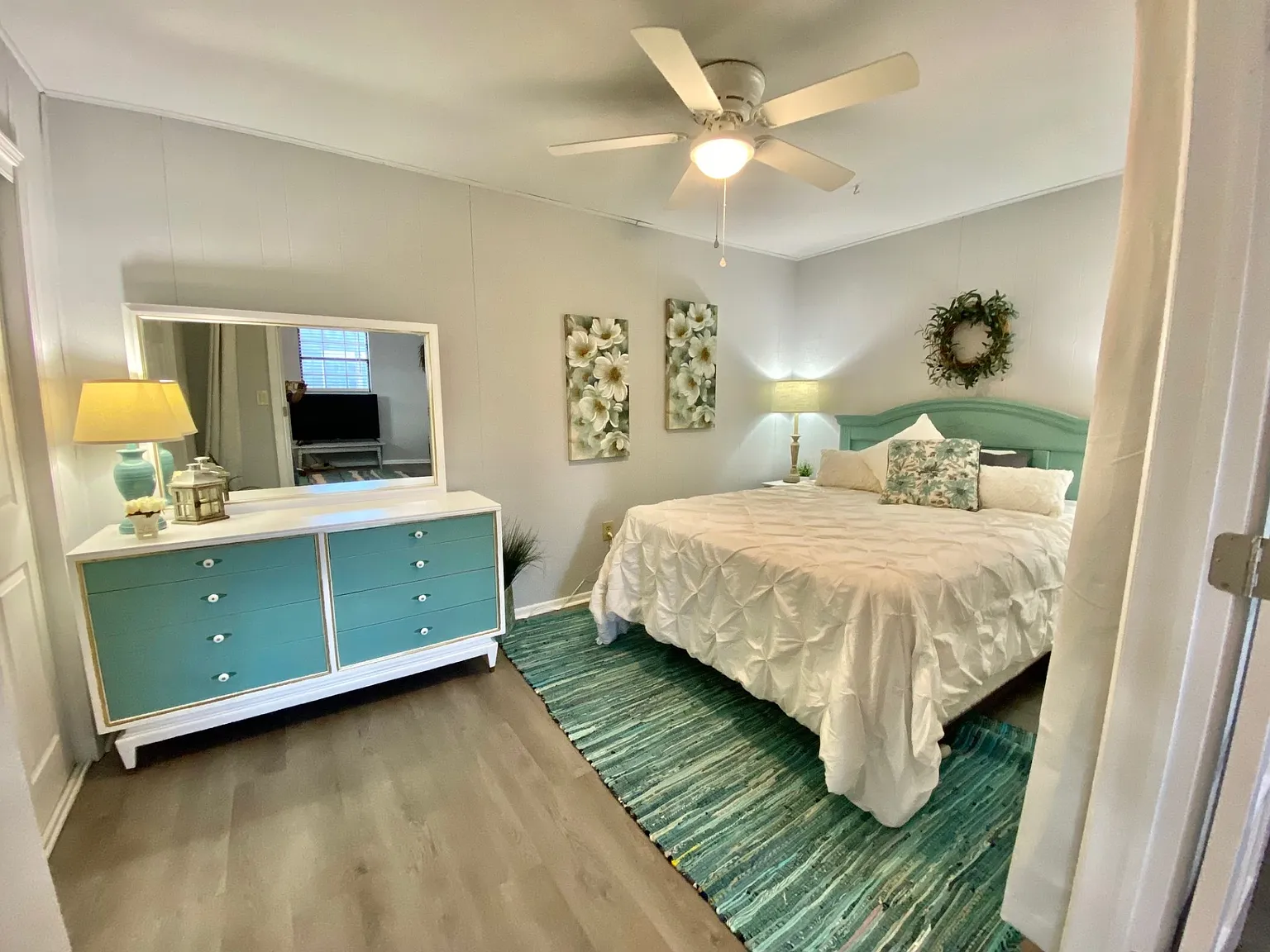 1 bed, 700 sqft, $1,300 — Photo 1