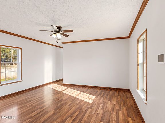 5th image of 202 Blanco Dr