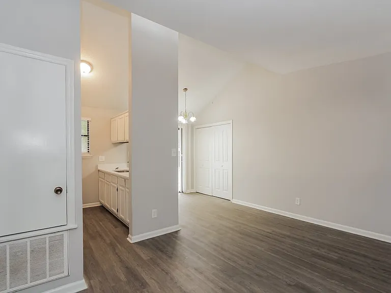 5128 Glenview Ct — Photo 7