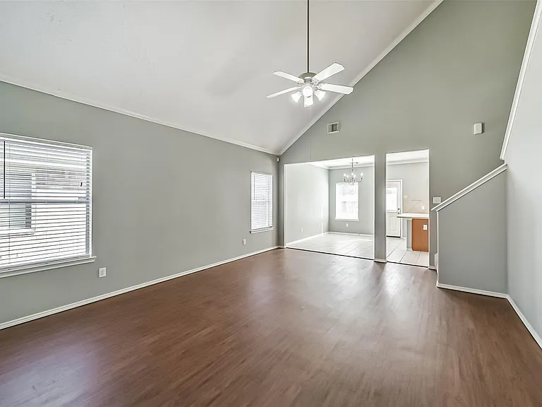 8726 Old Maple Ln — Photo 6