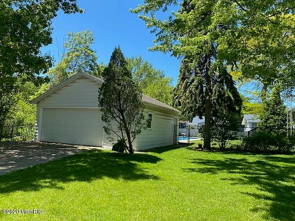3rd image of 2810 James Ave