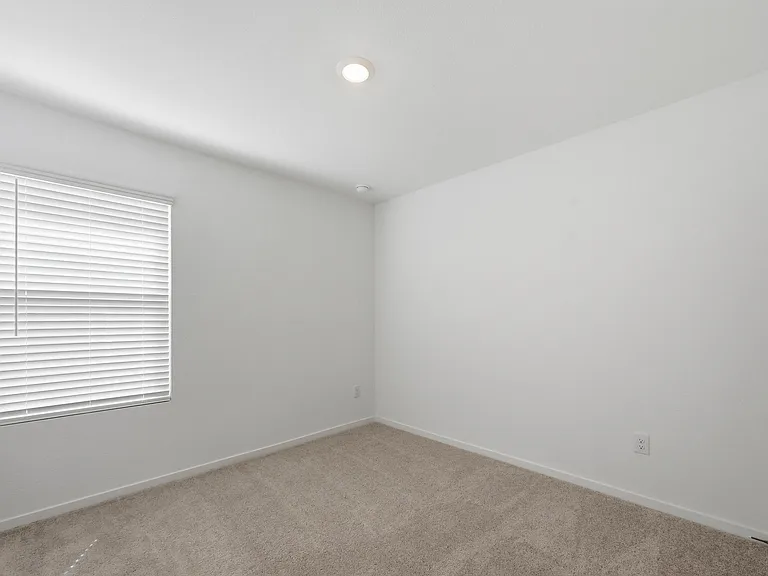 6509 Glade St — Photo 6