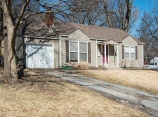 5200 Sycamore Dr, Roeland Park, KS 66205
